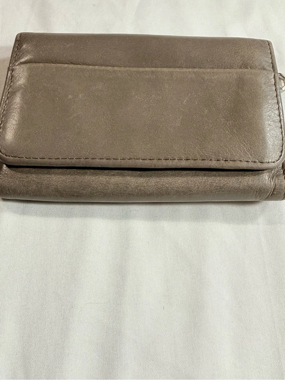 HOBO International Jill Trifold Leather Wallet Taupe Gray Floral Print Lining